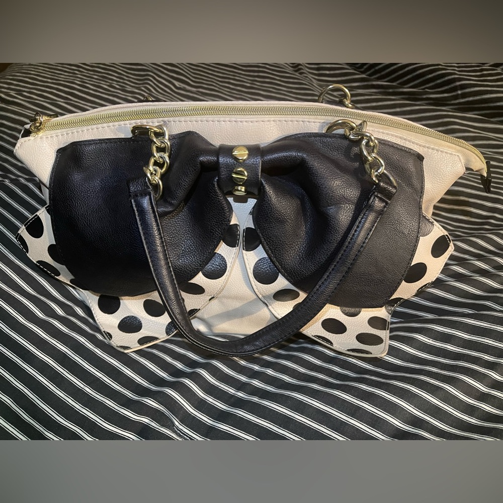 Betsy Johnson large bow polka dot purse, great condition!